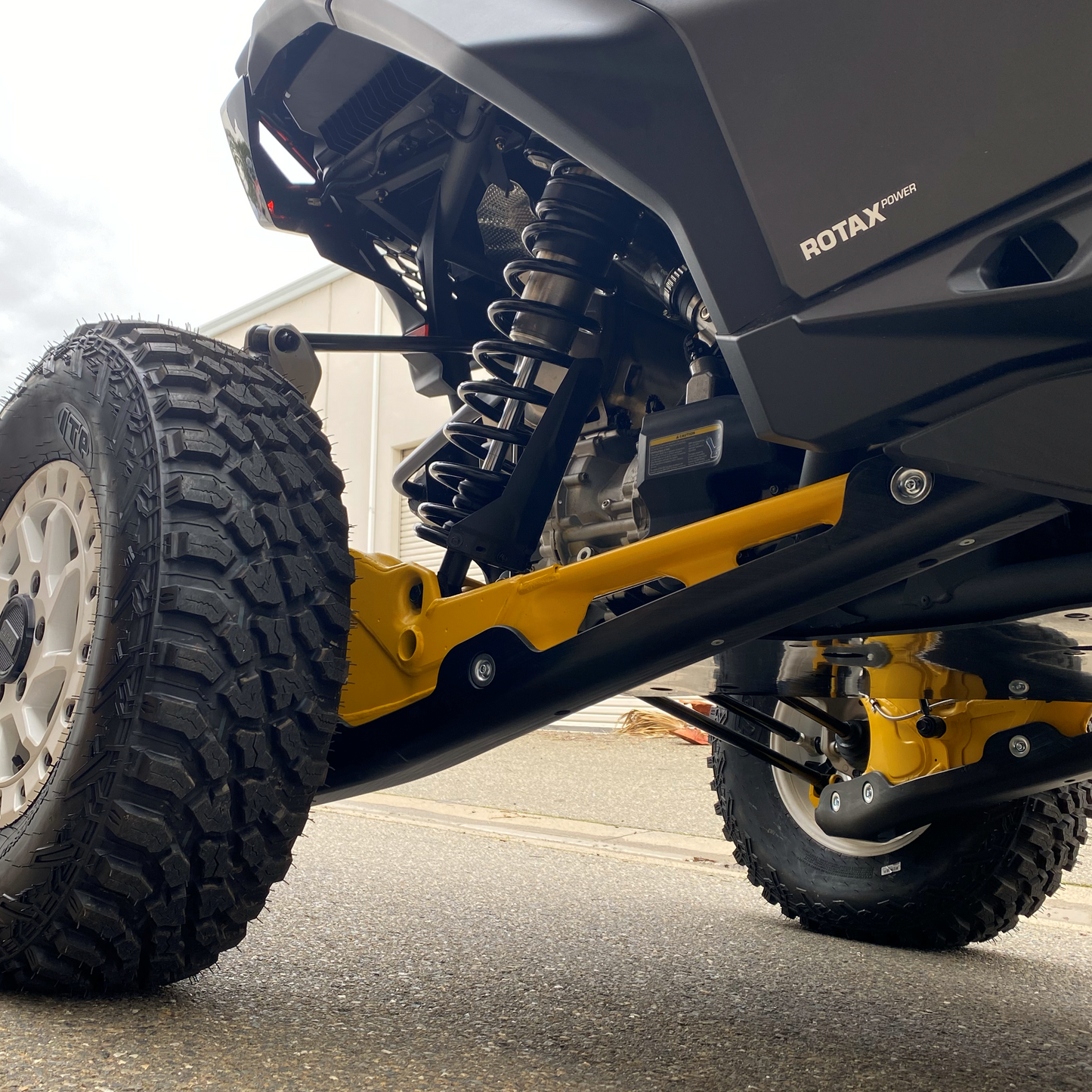 Can-Am Maverick R Trailing Arm Guards UTV Lighting - Studio View | Factory UTV
