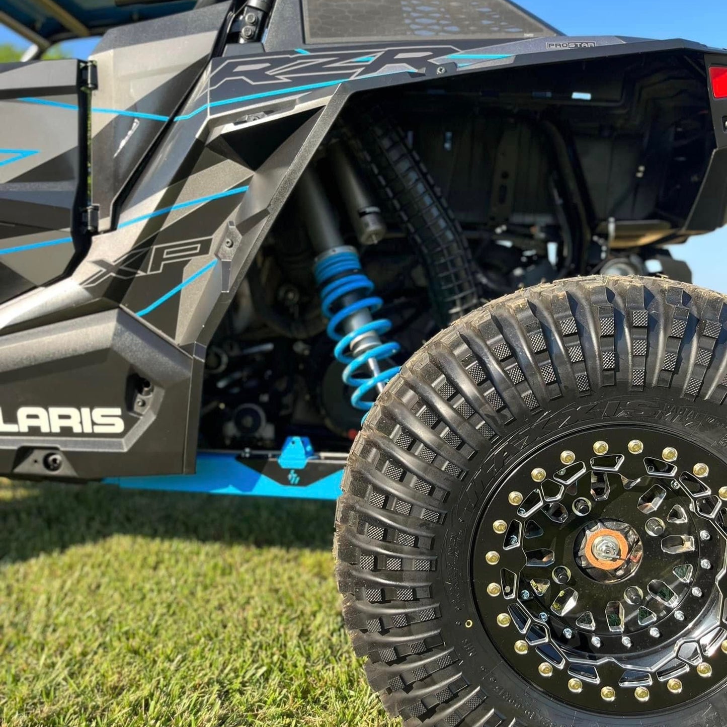 Polaris RZR Pro XP Long Travel Adjustable Trailing Arms SxS - Installed View | L&W Fab