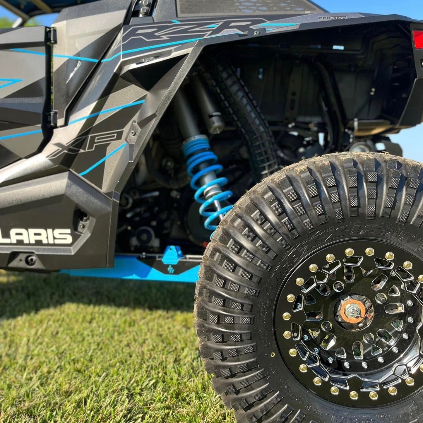 Polaris RZR XP 1000 / Turbo Long Travel Trailing Arms SxS - Installed View | L&W Fab