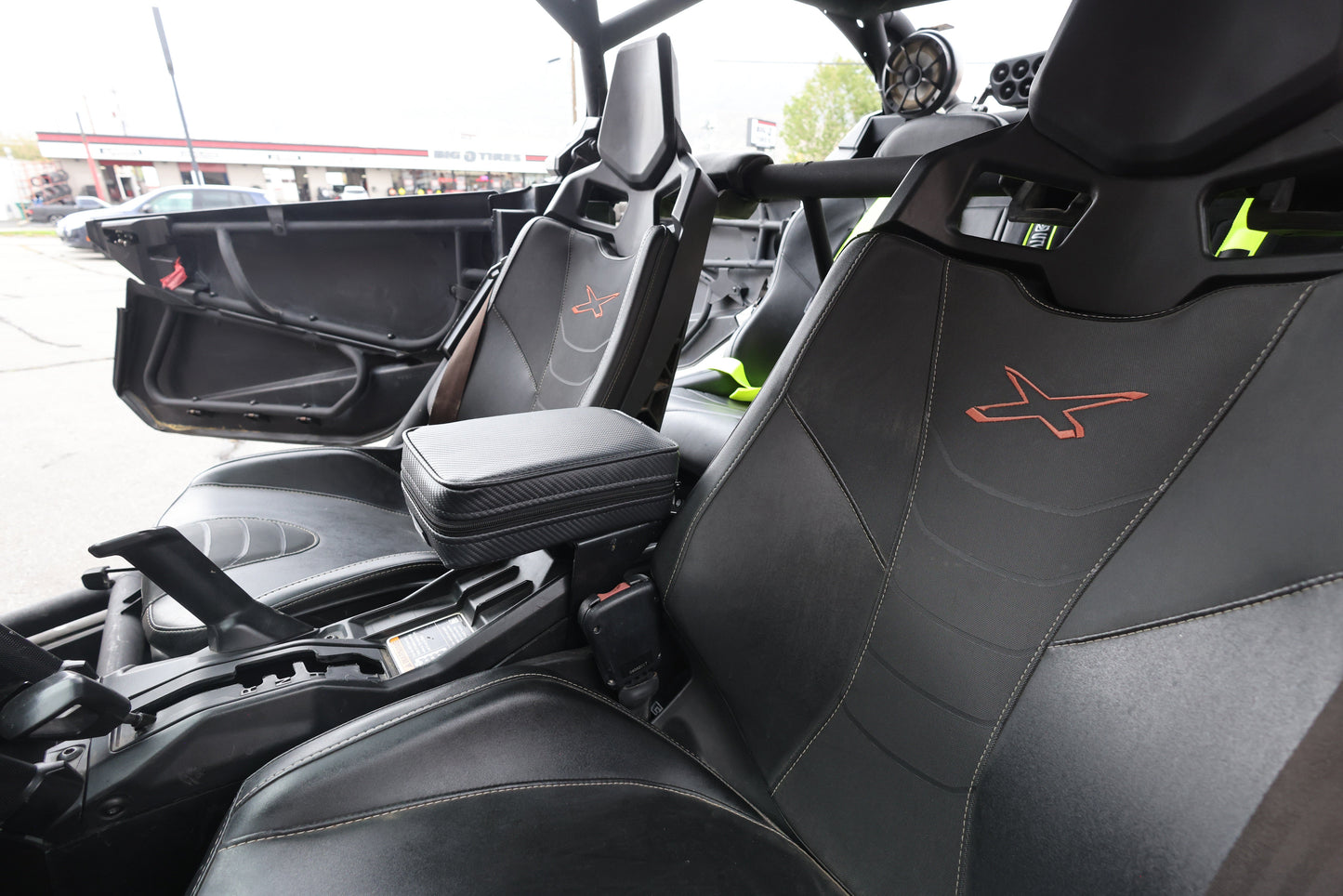 UTVMA Maverick X3 MAX Armrest with Bracket (2017+)