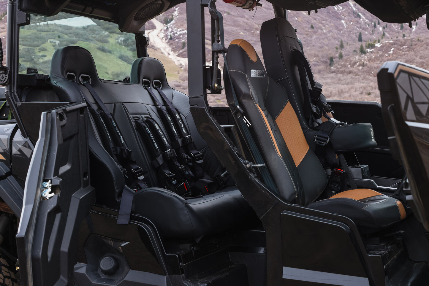General 1000 Rear Bench Seat W Harnesses (2017+)