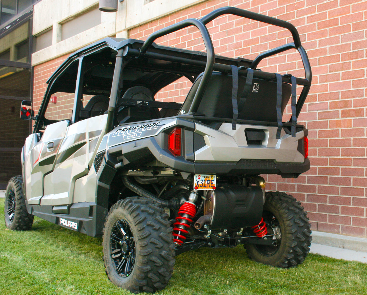 General 4 Backseat and Roll cage Kit (2016+)